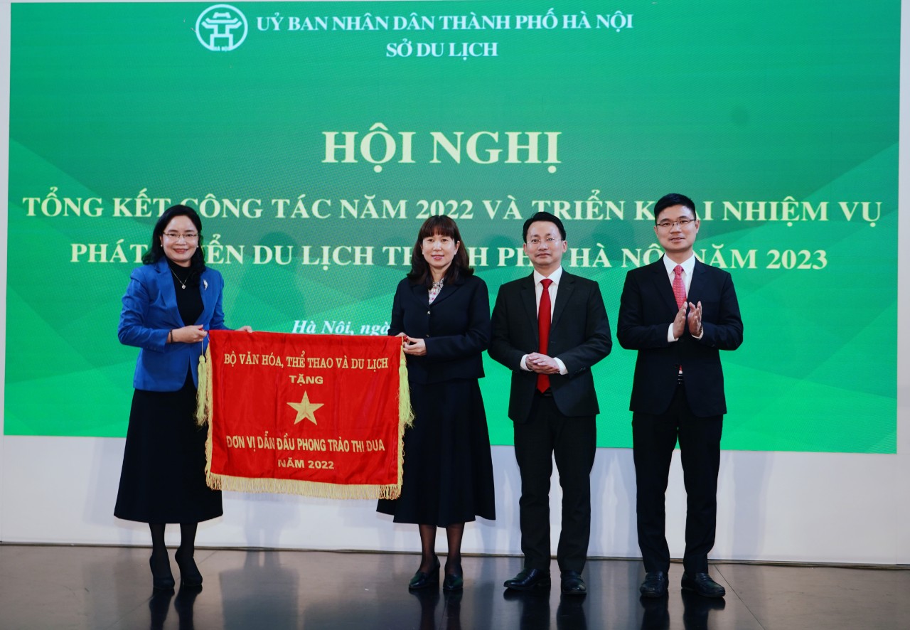 Lãnh đạo Sở Du lịch Hà Nội nhận Khen thưởng của Bộ Văn hóa, Thể thao và Du lịch